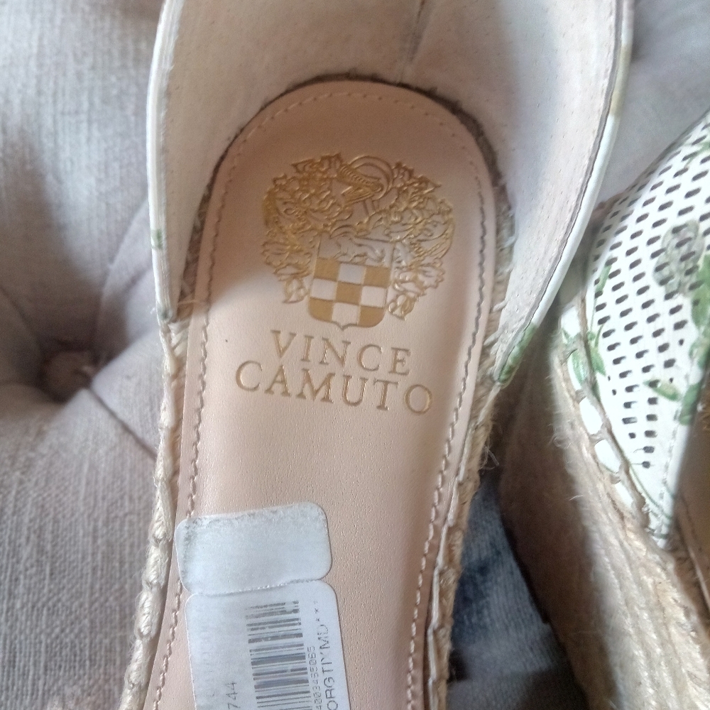 Woman Shoes - Picture 3 of 13
